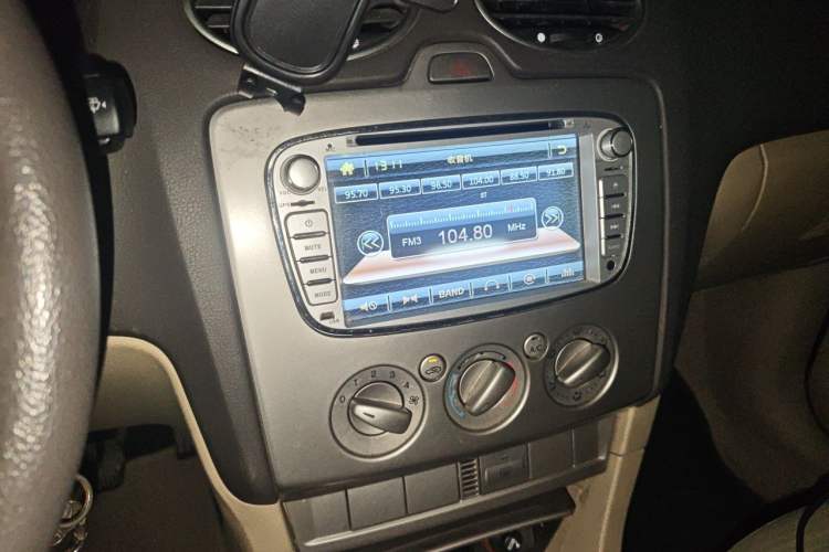 Used Ford Focus 2013 Sedan Classic 1.8L Manual Base Model Audio And AC Panel