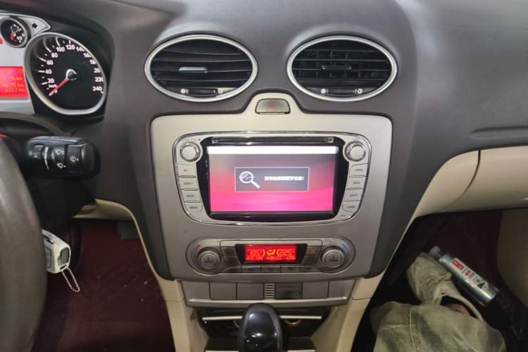 Used Ford Focus 2013 Hatchback Classic 1.8L Automatic Fashion Edition Audio And AC Panel