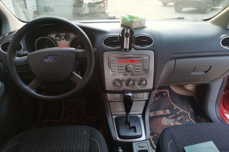 Used Ford Focus 2013 Hatchback Classic 1.8L Automatic Base Model Center Console