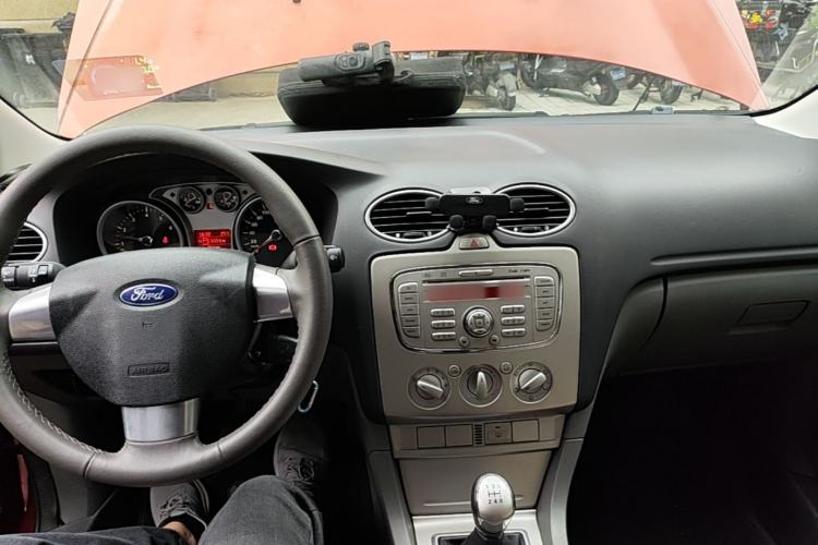 Used Ford Focus 2013 Hatchback Classic 1.8L Manual Base Model Center Console