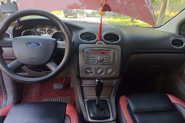 Used Ford Focus 2013 Hatchback Classic 1.8L Automatic Base Model Center Console