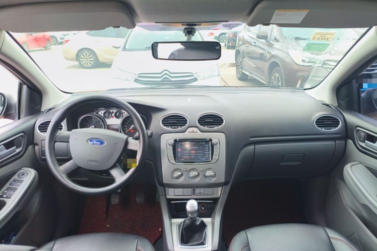 Used Ford Focus 2013 Hatchback Classic 1.8L Manual Base Model Center Console