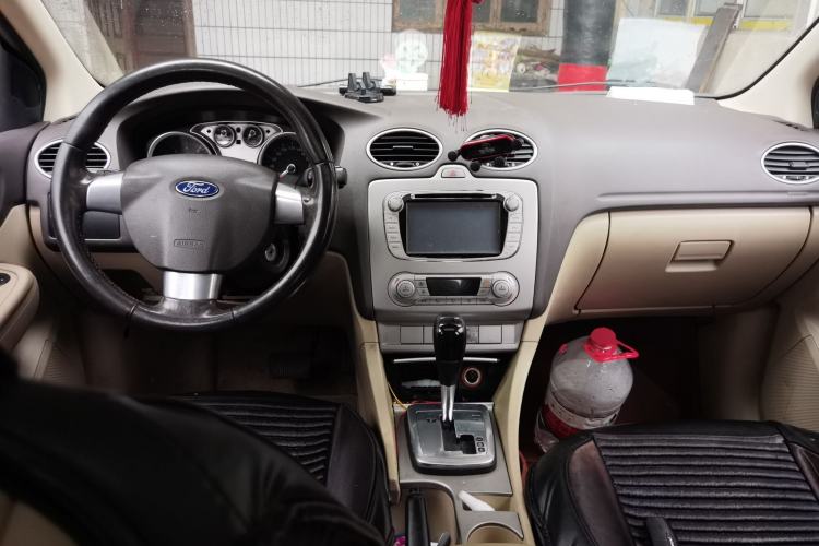 Used Ford Focus 2013 Hatchback Classic 1.8L Automatic Fashion Edition Center Console