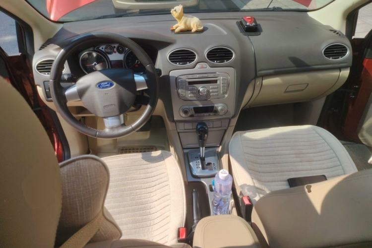 Used Ford Focus 2013 Hatchback Classic 1.8L Automatic Fashion Edition Center Console