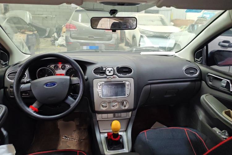 Used Ford Focus 2013 Hatchback Classic 1.8L Manual Base Model Center Console