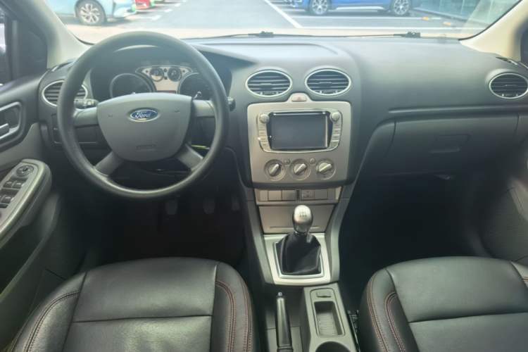 Used Ford Focus 2013 Hatchback Classic 1.8L Manual Base Model Center Console