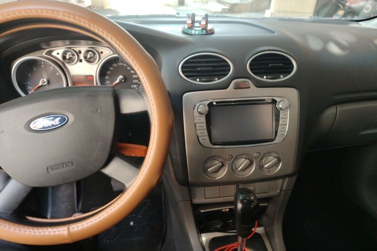 Used Ford Focus 2013 Hatchback Classic 1.8L Automatic Base Model Center Console