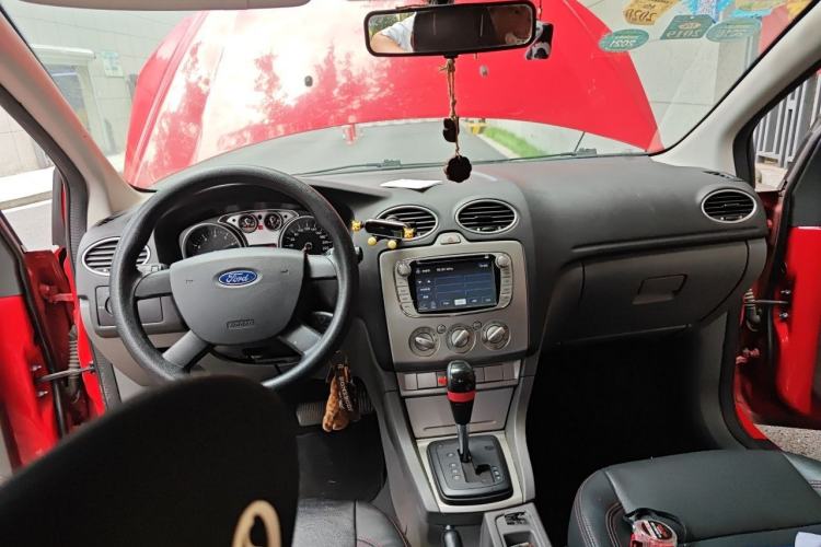 Used Ford Focus 2013 Hatchback Classic 1.8L Automatic Base Model Center Console