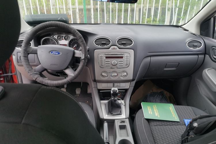 Used Ford Focus 2013 Hatchback Classic 1.8L Manual Base Model Center Console