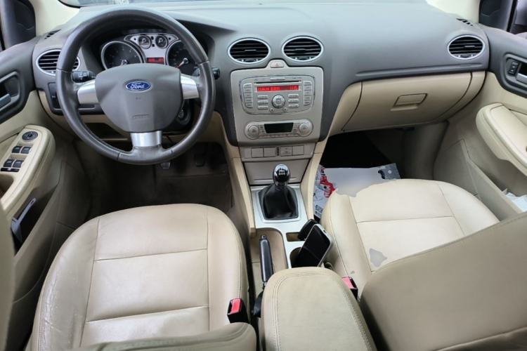 Used Ford Focus 2013 Hatchback Classic 1.8L Manual Fashion Edition Center Console