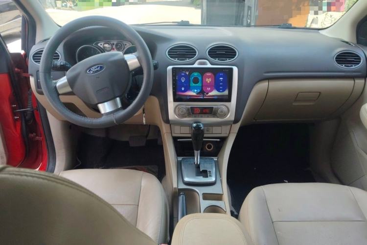 Used Ford Focus 2013 Hatchback Classic 1.8L Automatic Fashion Edition Center Console