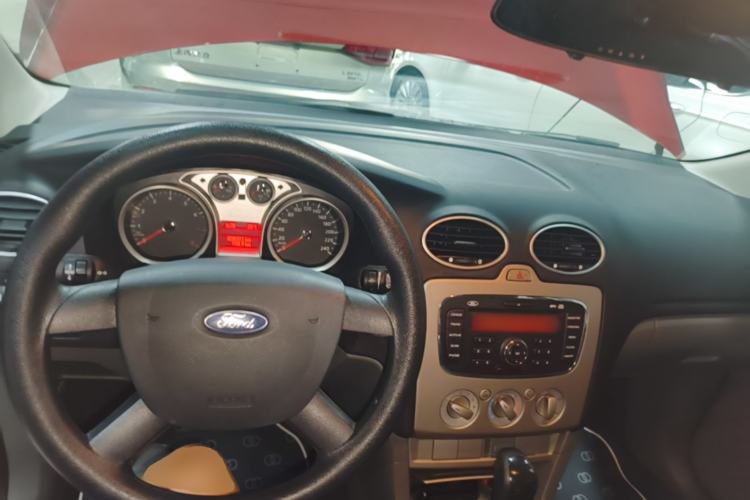 Used Ford Focus 2013 Hatchback Classic 1.8L Automatic Base Model Center Console