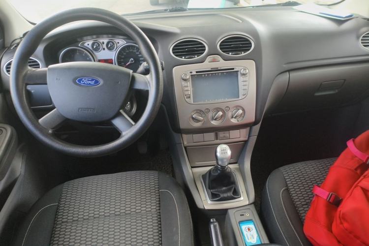 Used Ford Focus 2013 Hatchback Classic 1.8L Manual Base Model Center Console