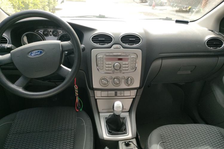 Used Ford Focus 2013 Hatchback Classic 1.8L Manual Base Model Center Console