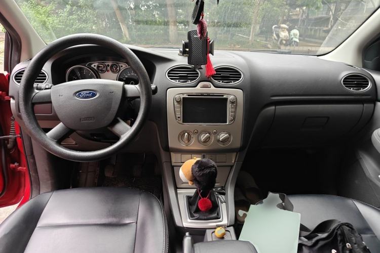 Used Ford Focus 2013 Hatchback Classic 1.8L Manual Base Model Center Console