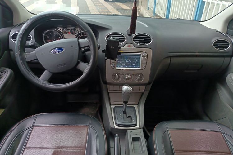Used Ford Focus 2013 Hatchback Classic 1.8L Automatic Base Model Center Console