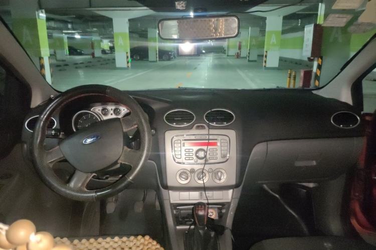 Used Ford Focus 2013 Hatchback Classic 1.8L Manual Base Model Center Console
