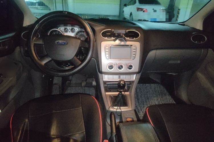 Used Ford Focus 2013 Hatchback Classic 1.8L Manual Base Model Center Console