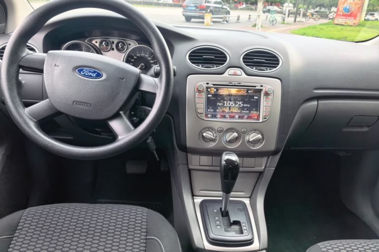 Used Ford Focus 2013 Hatchback Classic 1.8L Automatic Base Model Center Console