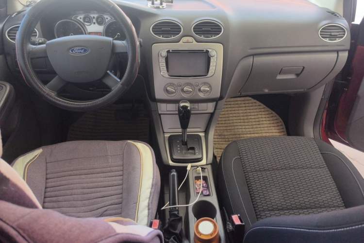 Used Ford Focus 2013 Hatchback Classic 1.8L Automatic Base Model Center Console