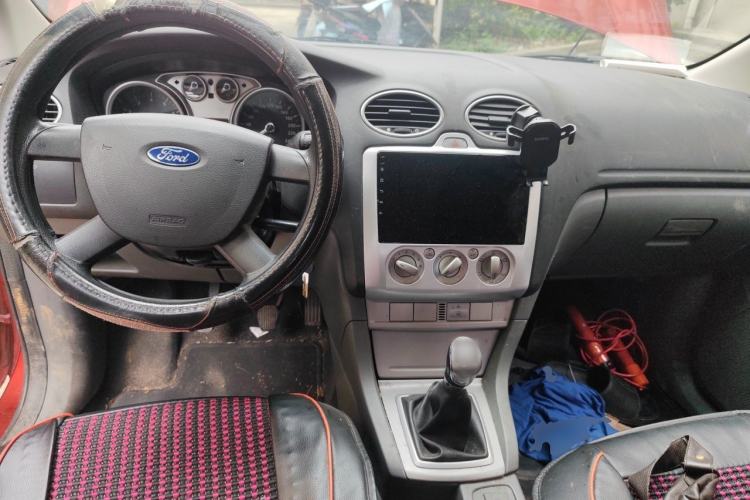 Used Ford Focus 2013 Hatchback Classic 1.8L Manual Base Model Center Console