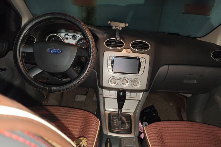 Used Ford Focus 2013 Hatchback Classic 1.8L Automatic Base Model Center Console