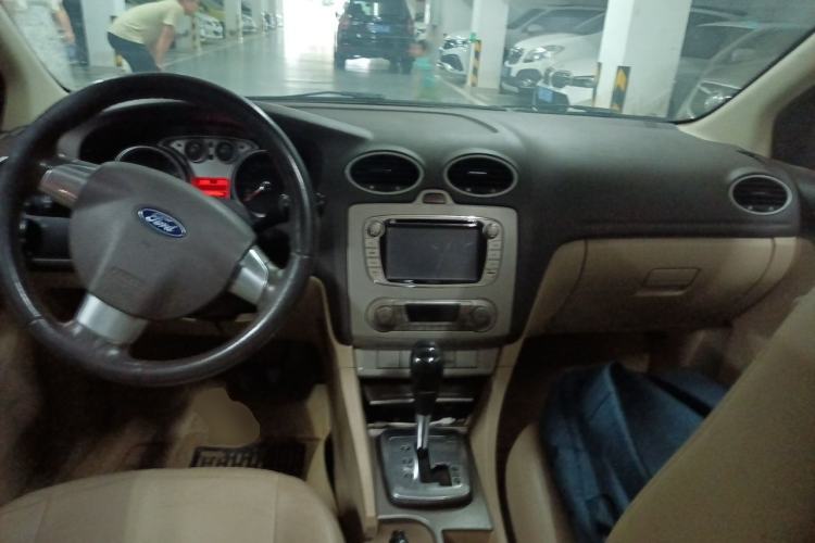 Used Ford Focus 2013 Hatchback Classic 1.8L Automatic Fashion Edition Center Console