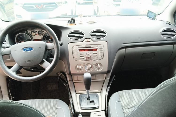 Used Ford Focus 2013 Hatchback Classic 1.8L Automatic Base Model Center Console