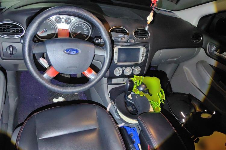 Used Ford Focus 2013 Hatchback Classic 1.8L Automatic Base Model Center Console