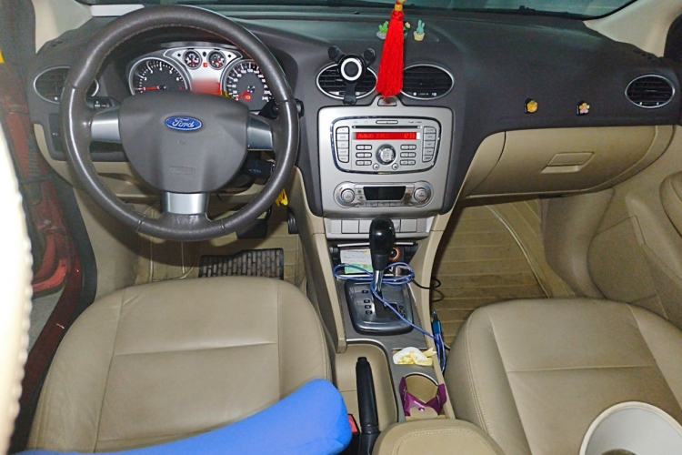 Used Ford Focus 2013 Hatchback Classic 1.8L Automatic Fashion Edition Center Console