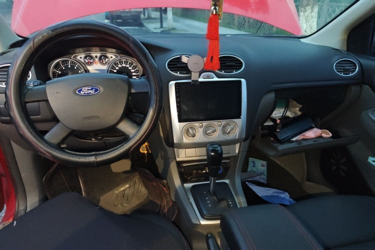 Used Ford Focus 2013 Hatchback Classic 1.8L Automatic Base Model Center Console