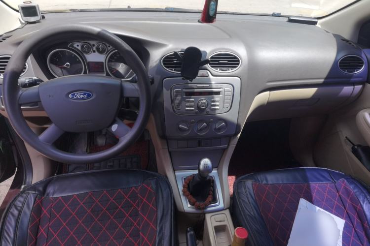Used Ford Focus 2013 Sedan Classic 1.8L Manual Base Model Center Console