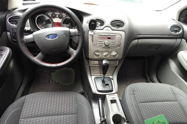Used Ford Focus 2013 Hatchback Classic 1.8L Automatic Base Model Center Console