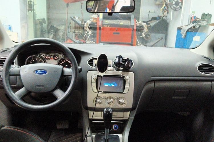 Used Ford Focus 2013 Hatchback Classic 1.8L Automatic Base Model Center Console
