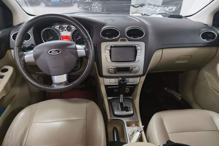 Used Ford Focus 2013 Hatchback Classic 1.8L Automatic Fashion Edition Center Console