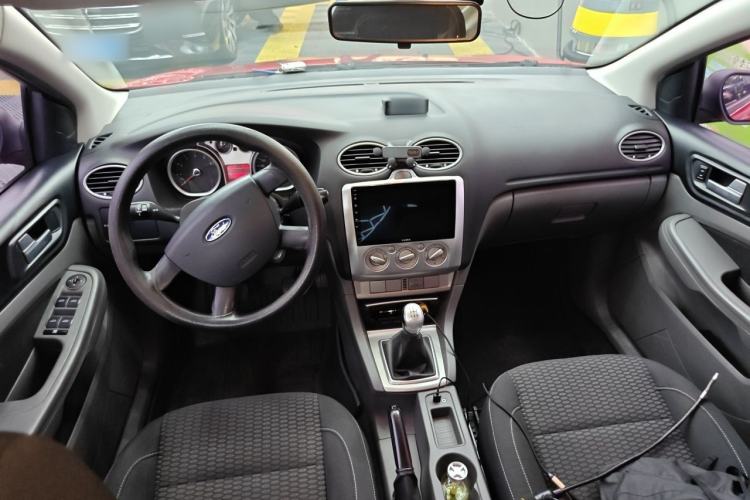 Used Ford Focus 2013 Hatchback Classic 1.8L Manual Base Model Center Console