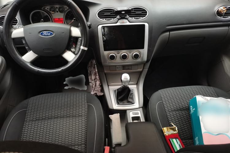 Used Ford Focus 2013 Hatchback Classic 1.8L Manual Base Model Center Console