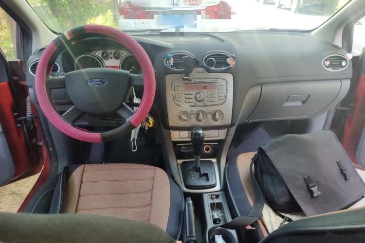 Used Ford Focus 2013 Hatchback Classic 1.8L Automatic Base Model Center Console