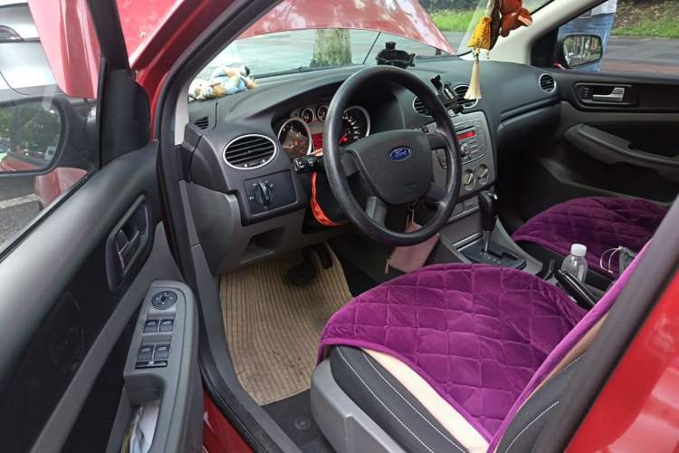 Used Ford Focus 2013 Hatchback Classic 1.8L Automatic Millionth Anniversary Edition Driver Seat