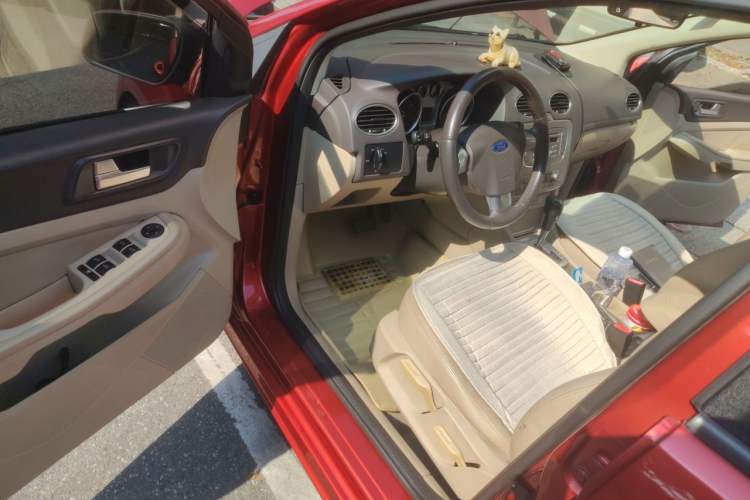 Used Ford Focus 2013 Hatchback Classic 1.8L Automatic Fashion Edition Driver Seat