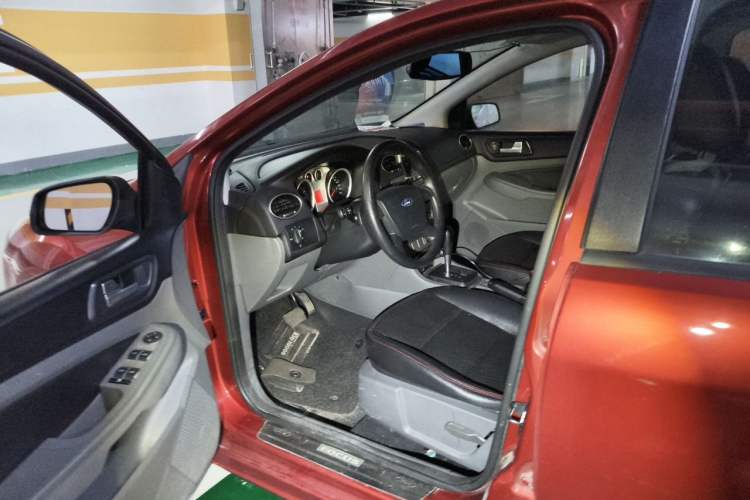 Used Ford Focus 2013 Hatchback Classic 1.8L Automatic Base Model Driver Seat