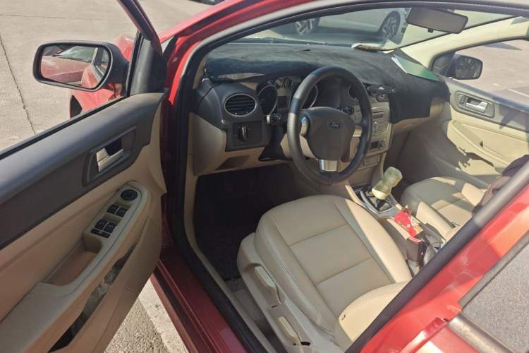 Used Ford Focus 2013 Hatchback Classic 1.8L Manual Fashion Edition Driver Seat