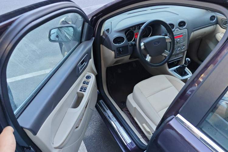 Used Ford Focus 2013 Sedan Classic 1.8L Manual Base Model Driver Seat