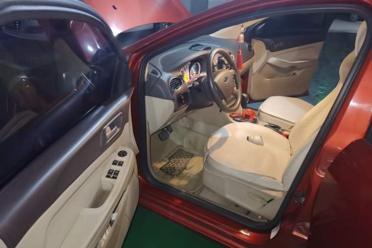 Used Ford Focus 2013 Sedan Classic 1.8L Automatic Base Model Driver Seat