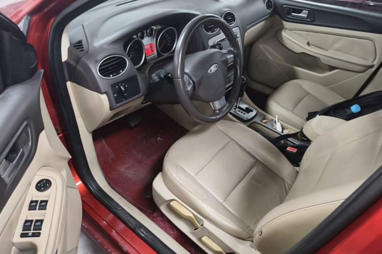 Used Ford Focus 2013 Hatchback Classic 1.8L Automatic Fashion Edition Driver Seat