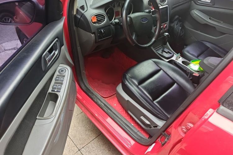 Used Ford Focus 2013 Hatchback Classic 1.8L Automatic Millionth Anniversary Edition Driver Seat