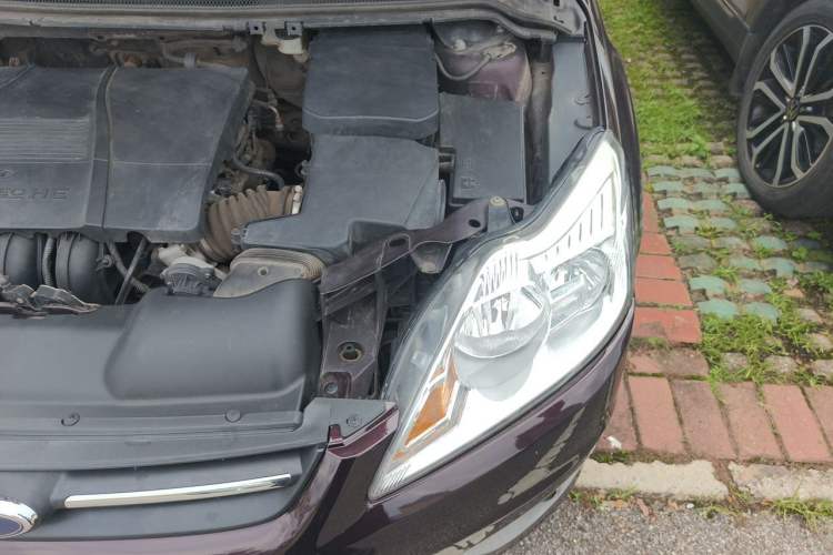 Used Ford Focus 2013 Sedan Classic 1.8L Manual Fashion Edition Engine Bay Left