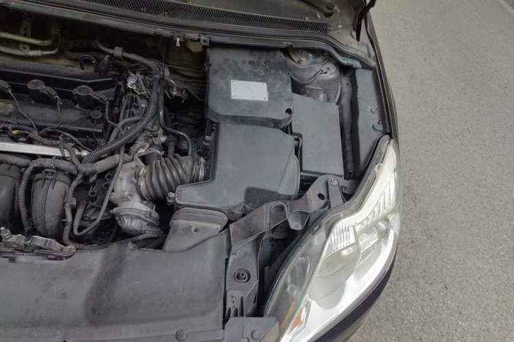 Used Ford Focus 2013 Sedan Classic 1.8L Manual Base Model Engine Bay Left
