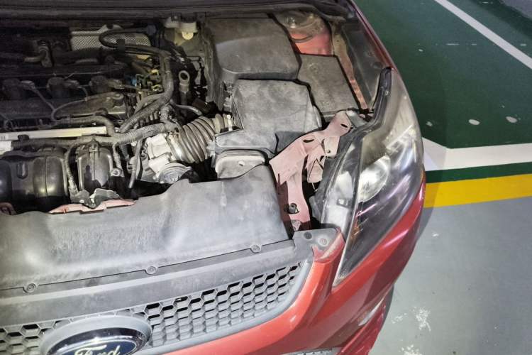Used Ford Focus 2013 Hatchback Classic 1.8L Automatic Base Model Engine Bay Left