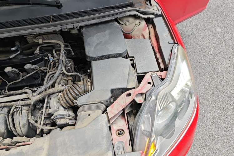Used Ford Focus 2013 Hatchback Classic 1.8L Automatic Base Model Engine Bay Left